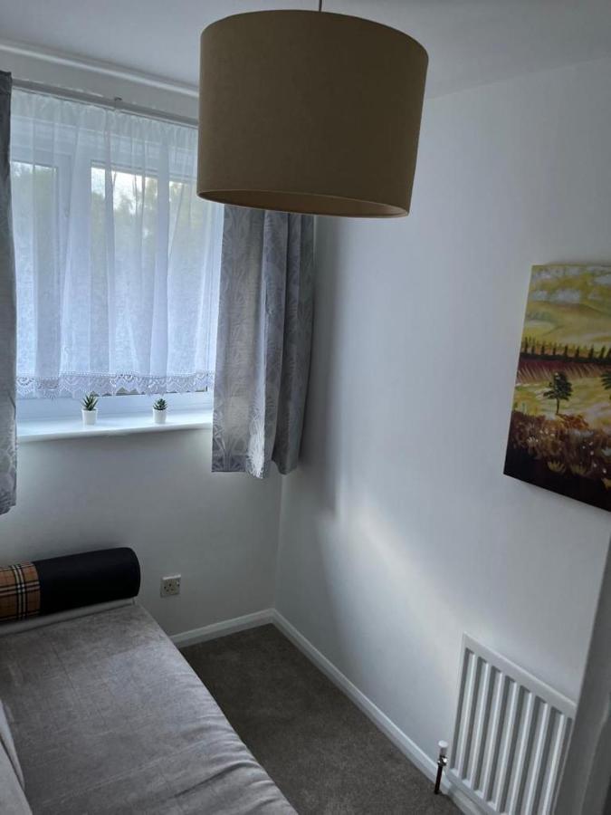 3 Bed House In Walsall, Perfect For Contractors & Leisure & Free Parking ภายนอก รูปภาพ