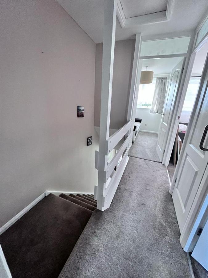3 Bed House In Walsall, Perfect For Contractors & Leisure & Free Parking ภายนอก รูปภาพ