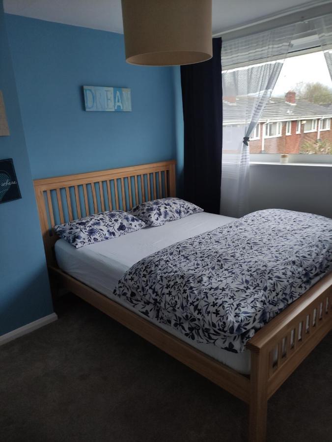3 Bed House In Walsall, Perfect For Contractors & Leisure & Free Parking ภายนอก รูปภาพ