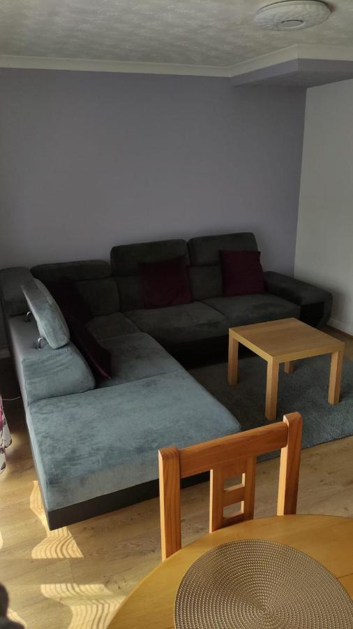 3 Bed House In Walsall, Perfect For Contractors & Leisure & Free Parking ภายนอก รูปภาพ